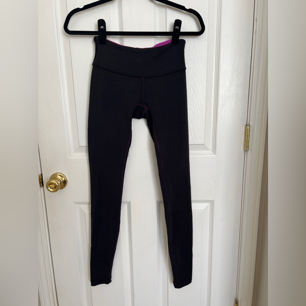 Lululemon REVERSIBLE Wunder Under Leggings - size 4